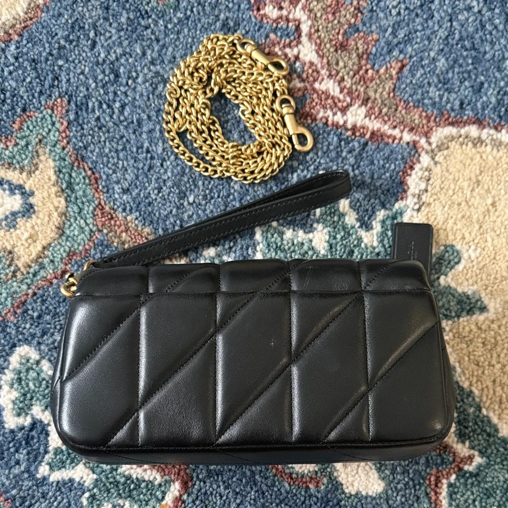 Coach Black Quilted Leather Crossbody Bag with Gold 'C' Accent - Picture 4 of 5
